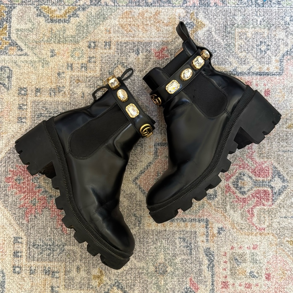 •• SOLD•• Women’s Gucci Chelsea Boots